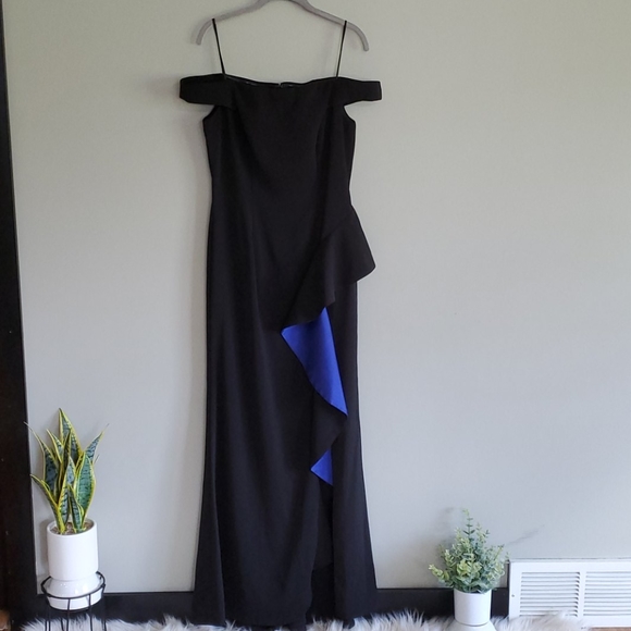 Carmen Marc Valvo Dresses & Skirts - Carmen Marc Valvo Infusion